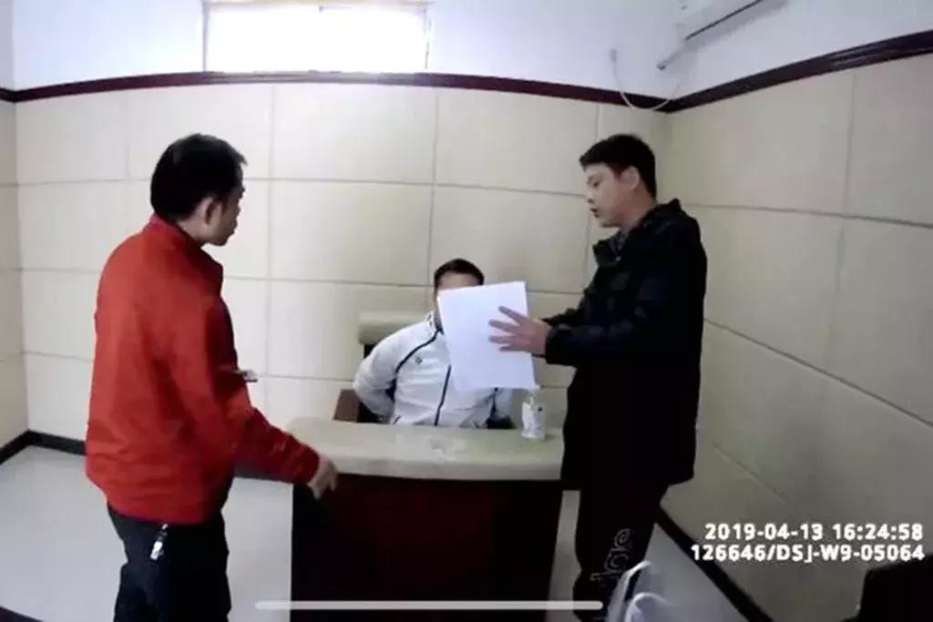 团伙套路4S店半年赚百万,被泰州兴化警方一锅端!