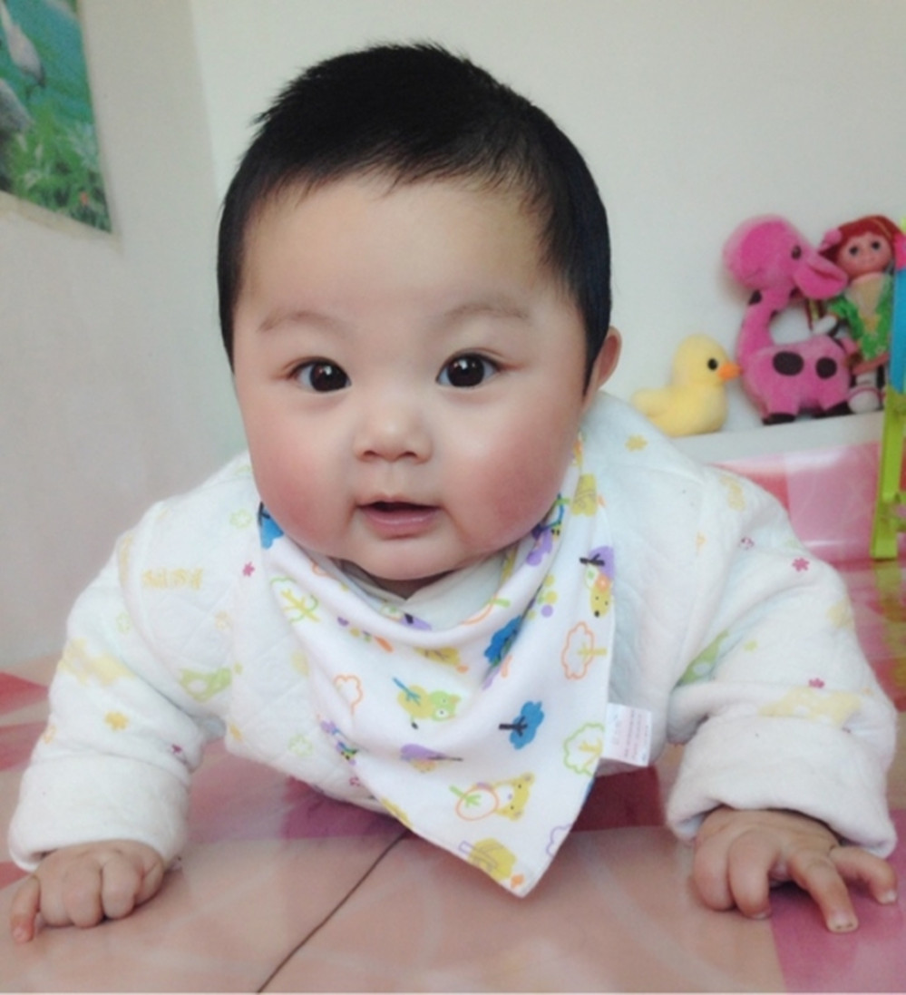 30天宝宝豆豆眼是什么原因造成的,宝宝长痘痘和妈妈饮食有关吗