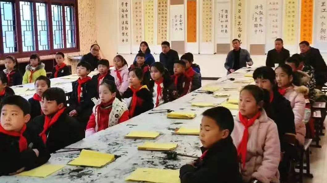 监利县章华小学：翰墨致远，一笔一画书华章