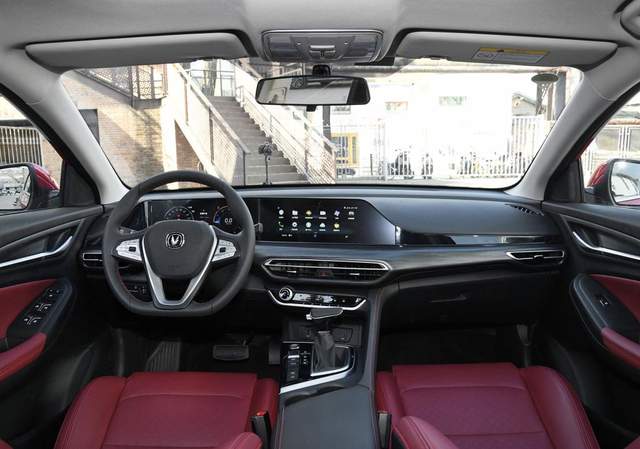 长安逸动5.99万超值版,长安逸动plus荣威i5哪个省油耐用