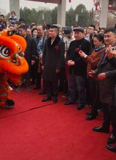 姜昆之前穿西服,姜昆穿大褂配西服图片