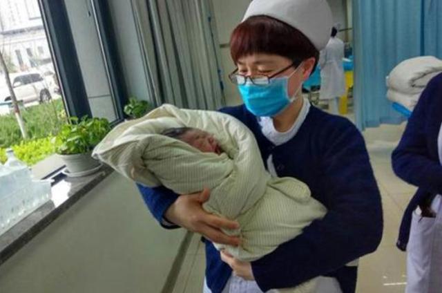 顺产没有一点尊严了,顺产无侧切的真实经历