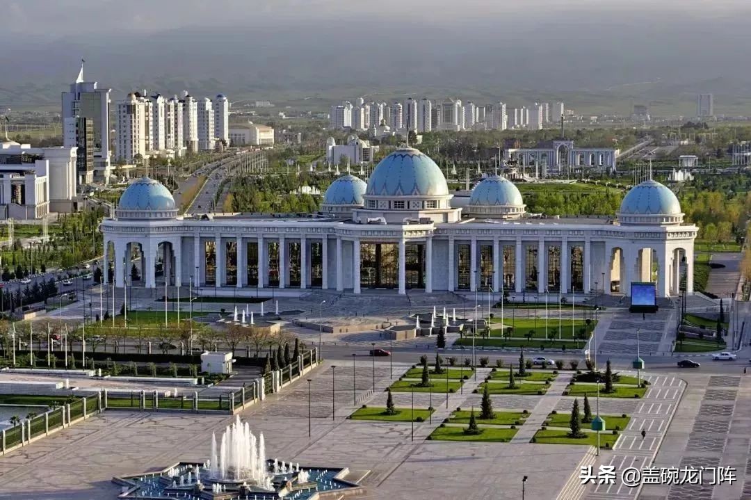 *疆新**往西，这片神奇的处女地，去一次相当环游大半个世界！