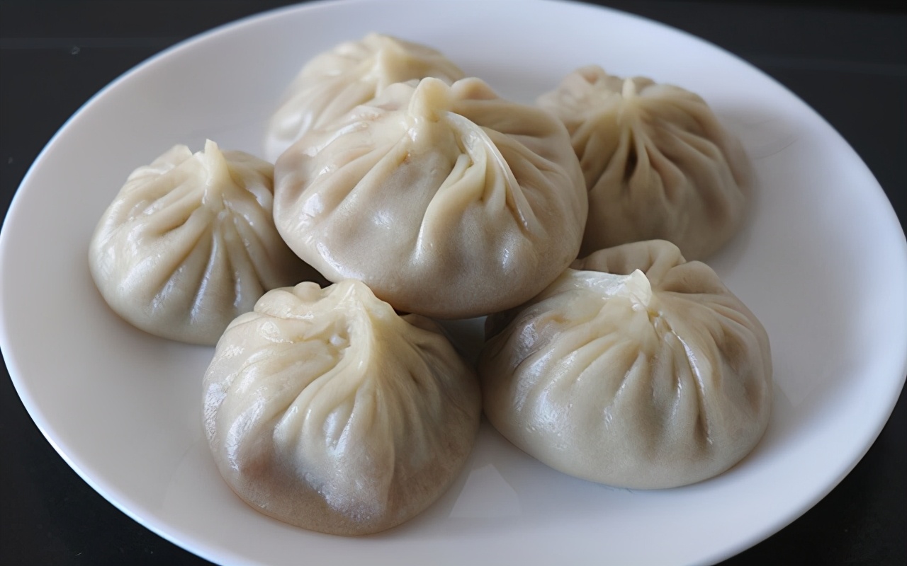 热腾腾的鲜肉包子好香想吃就来,热腾腾的小笼包来啦