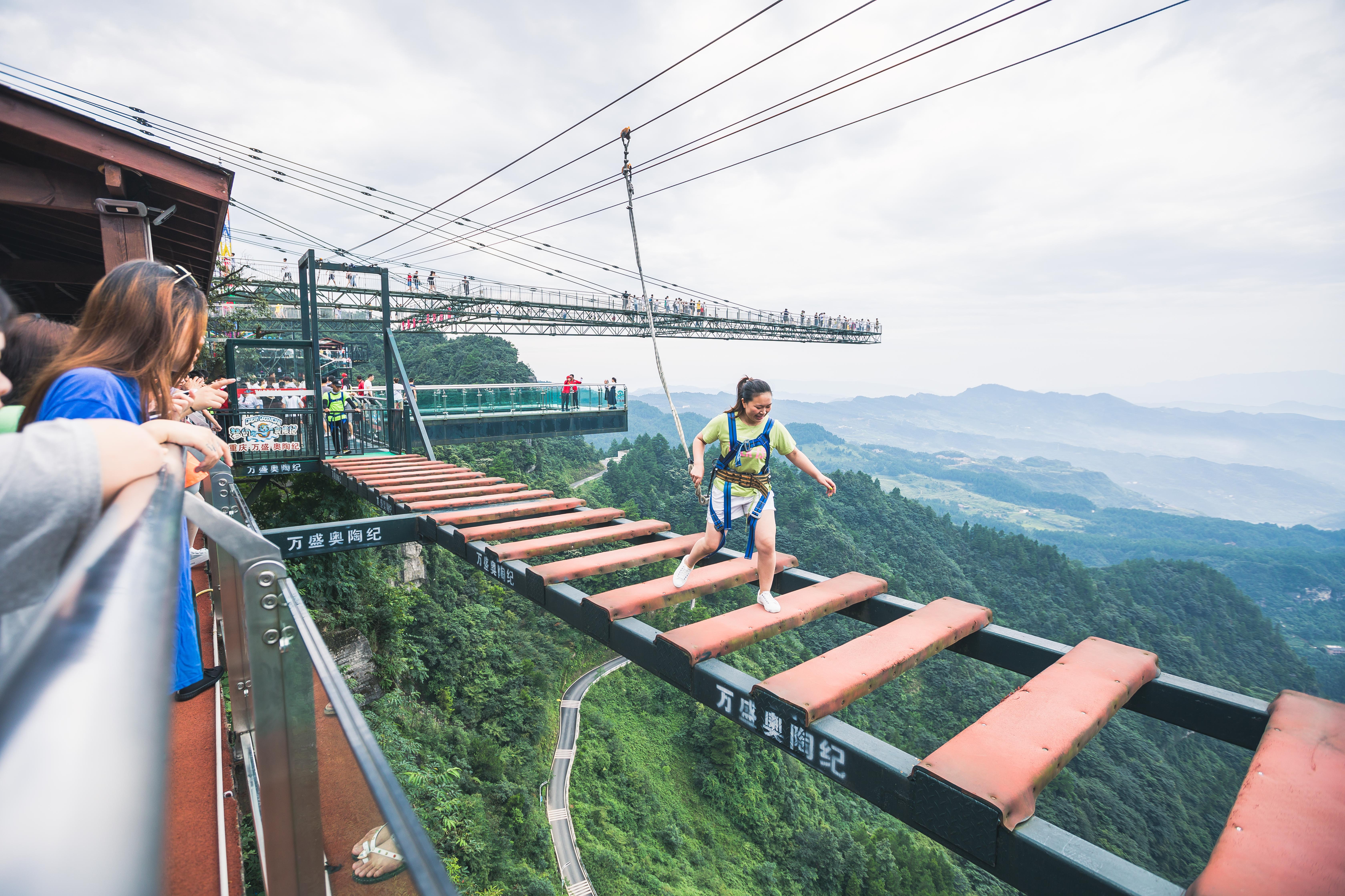 第一次去重庆奥陶纪应该怎样玩？真如抖音上那么刺激？亲自试试吧