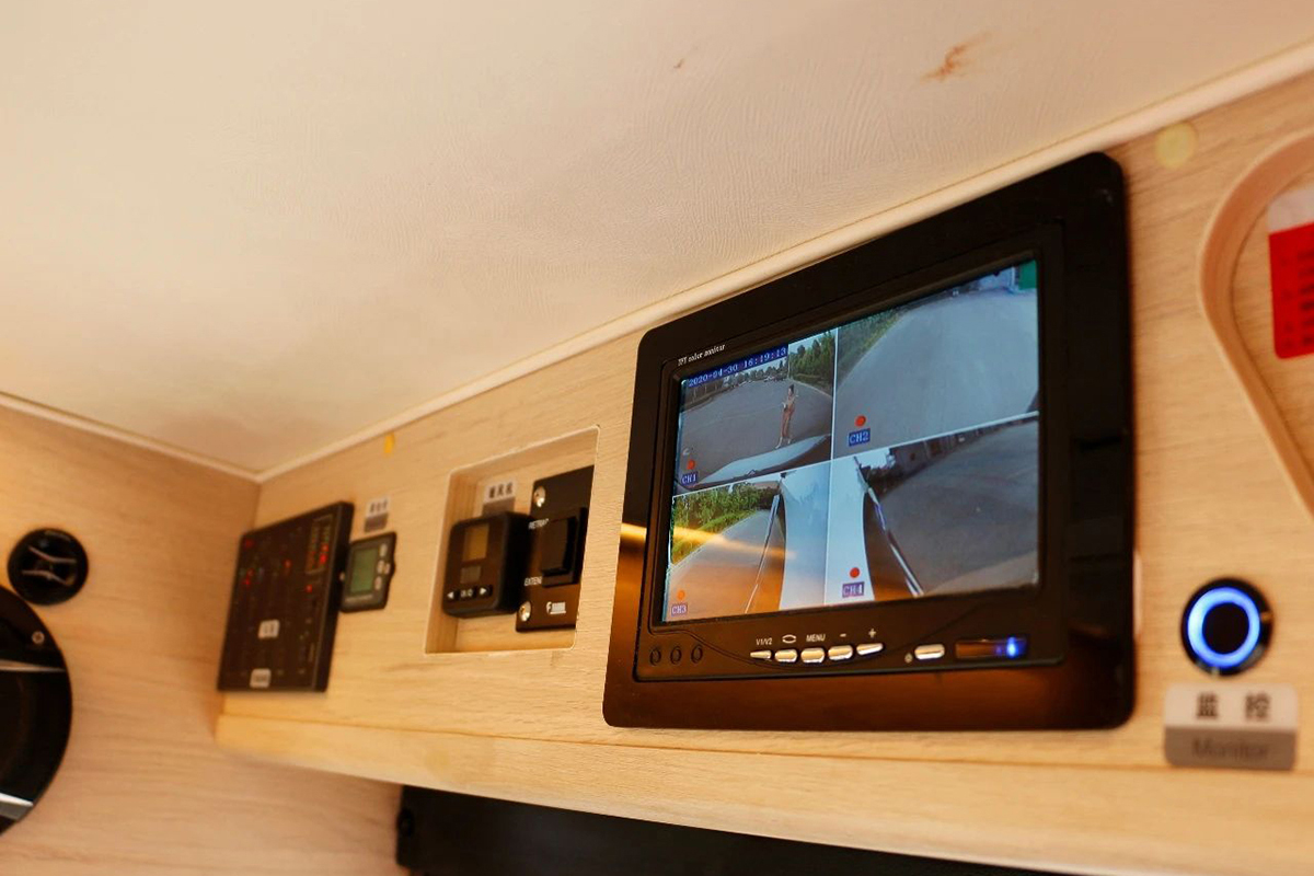 卫航定制版b型房车,卫航房车最新款大通v90后双轮b型