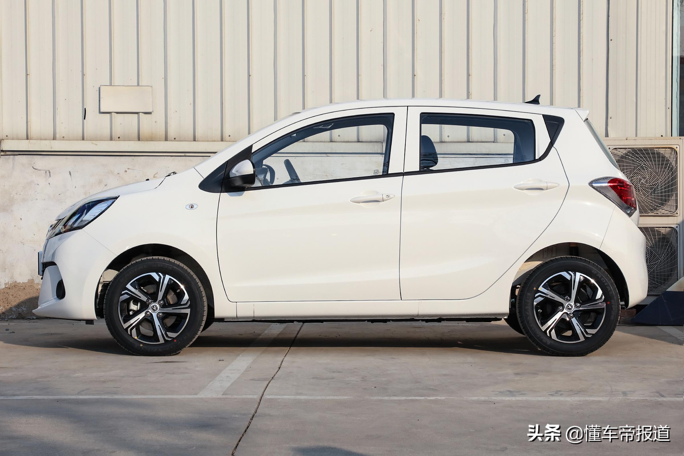 长安奔奔mini新能源2021款心动版,长安奔奔新能源和五菱宏光mini