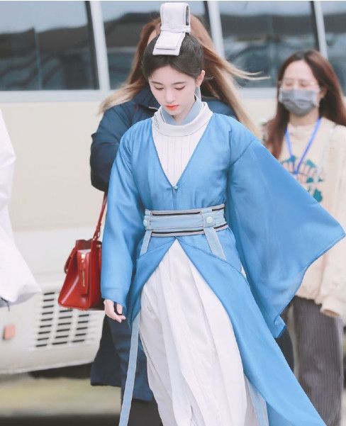 毕雯珺发现鞠婧祎女扮男装花絮,漂亮书生鞠婧祎向毕雯珺撒娇花絮