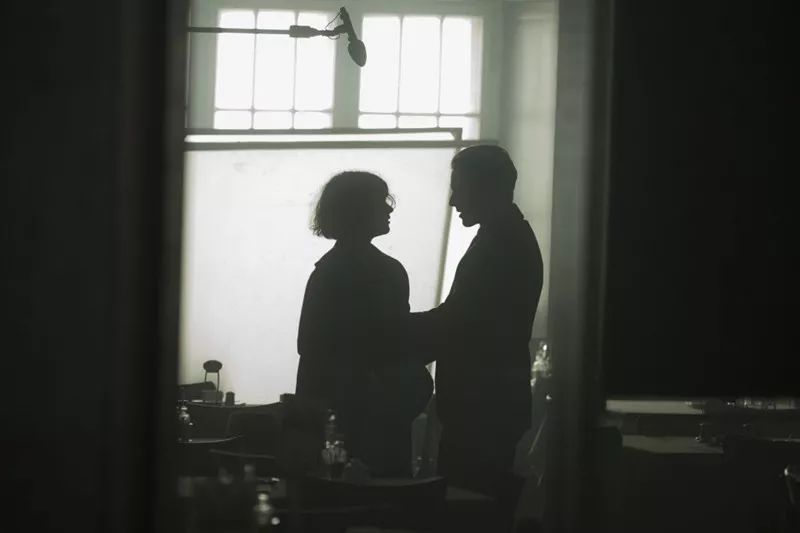 电视剧巴比伦柏林简介,关于巴比伦的电视剧