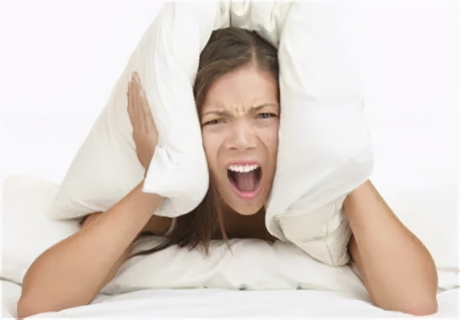 听到别人吧唧嘴就恶心是什么原因,吃饭吧唧嘴是一种病