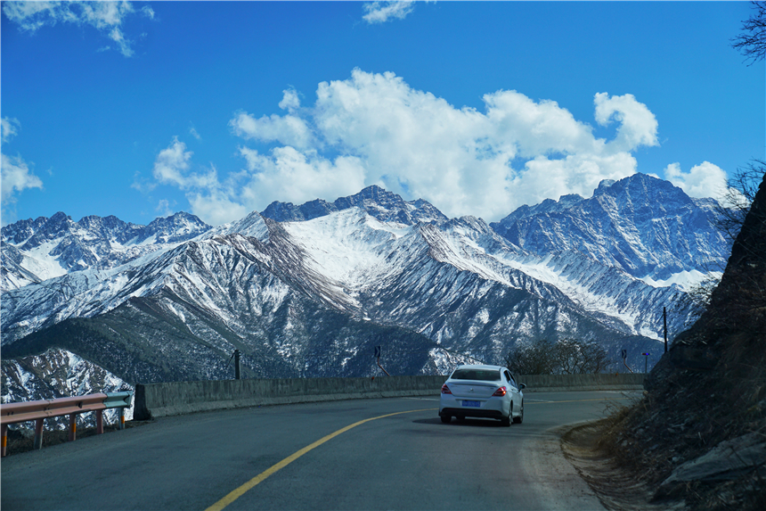 甘孜州有个很漂亮的村寨,甘孜州藏寨