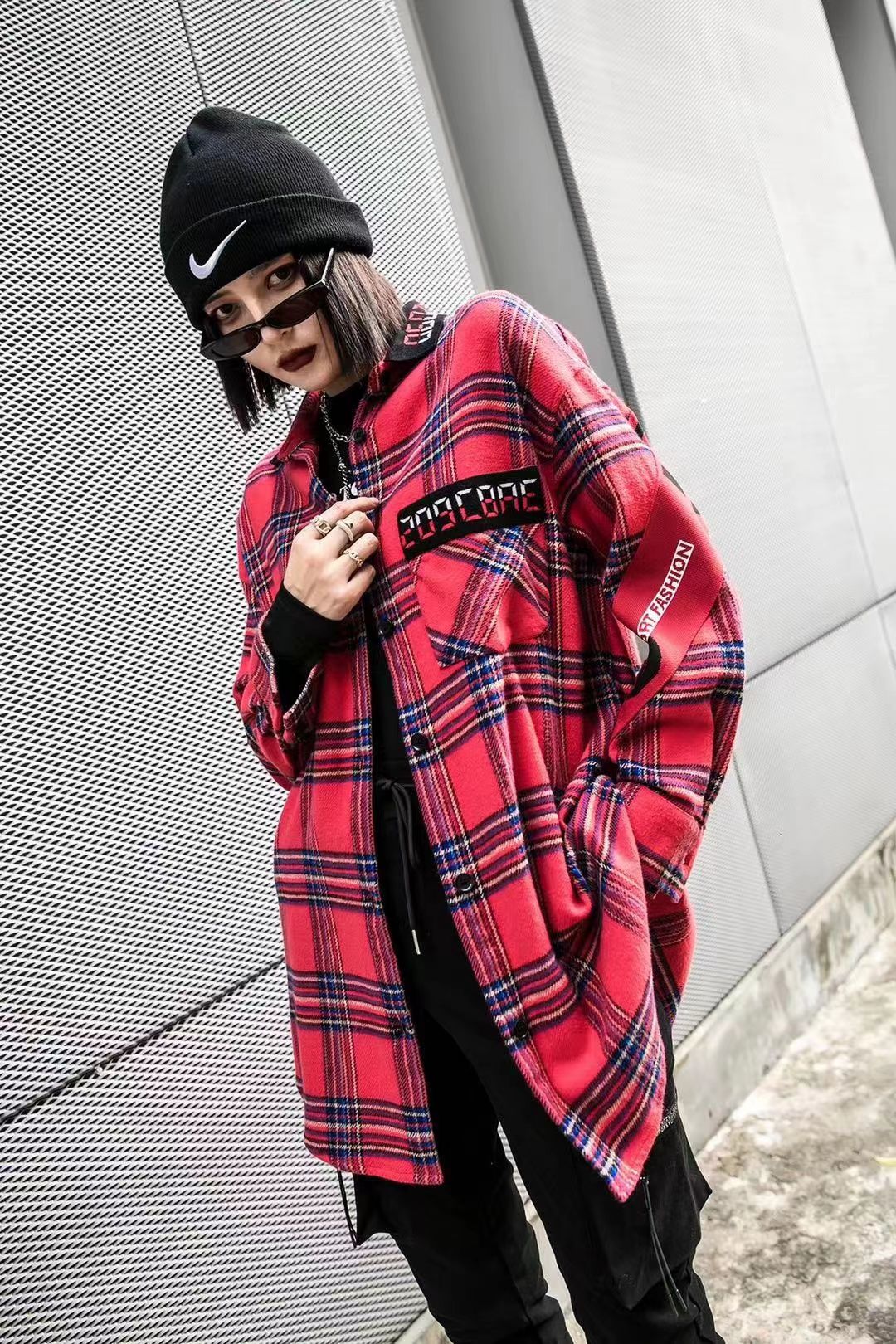 冬季女装店怎么挂衣服吸引人,女装店衣服怎么挂才会显高档