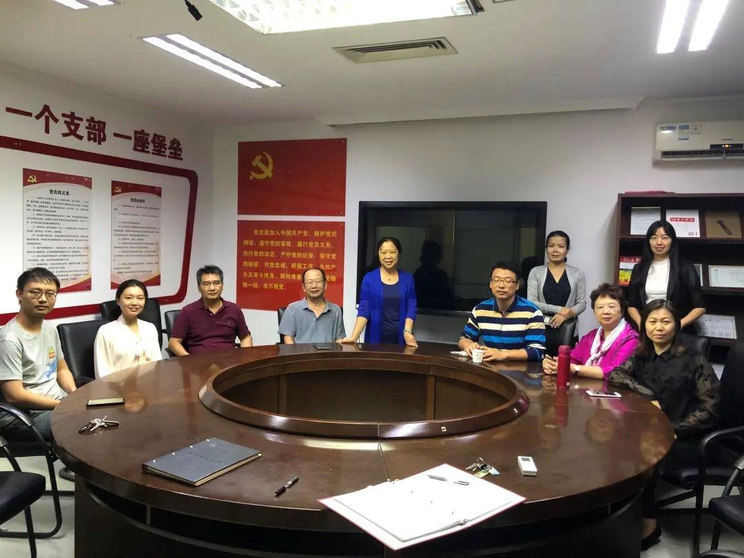 致力于培养产业精英和行业领袖！欢迎报考北京交通大学经济管理学院！