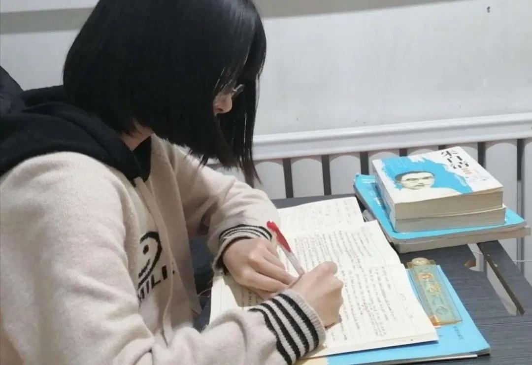 对于网课长期旷课学生的处理,网课旷课会被开除吗