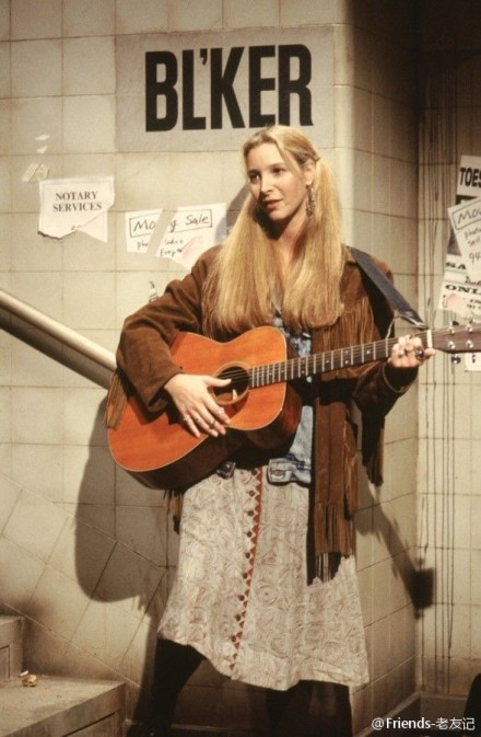 老友记专栏:PheobeBuffay世界以痛吻她,她却报之以歌
