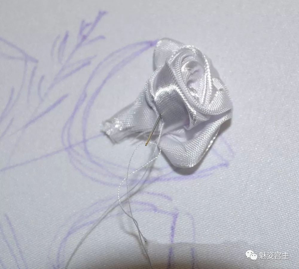 丝带绣盘结玫瑰花绣法图解,丝带绣图案教程牡丹