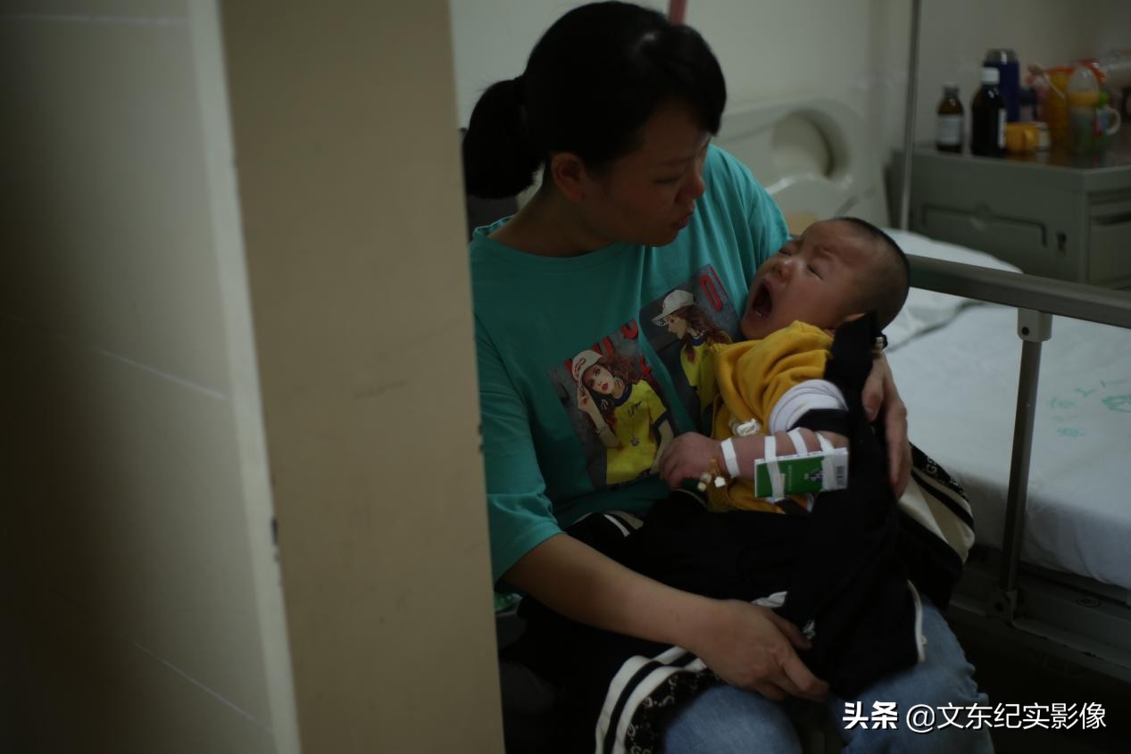 孩子基因突变死了,基因突变孩子光哭