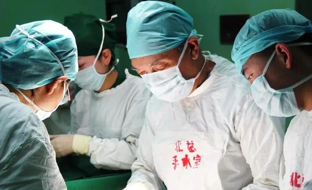 【夜读】百年百事（86）当高超医术和高尚人格完美结合