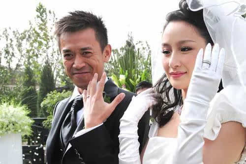 深扒*疆新**三宝情史，从影后到天后，从港圈到京圈，精彩曲折无止境