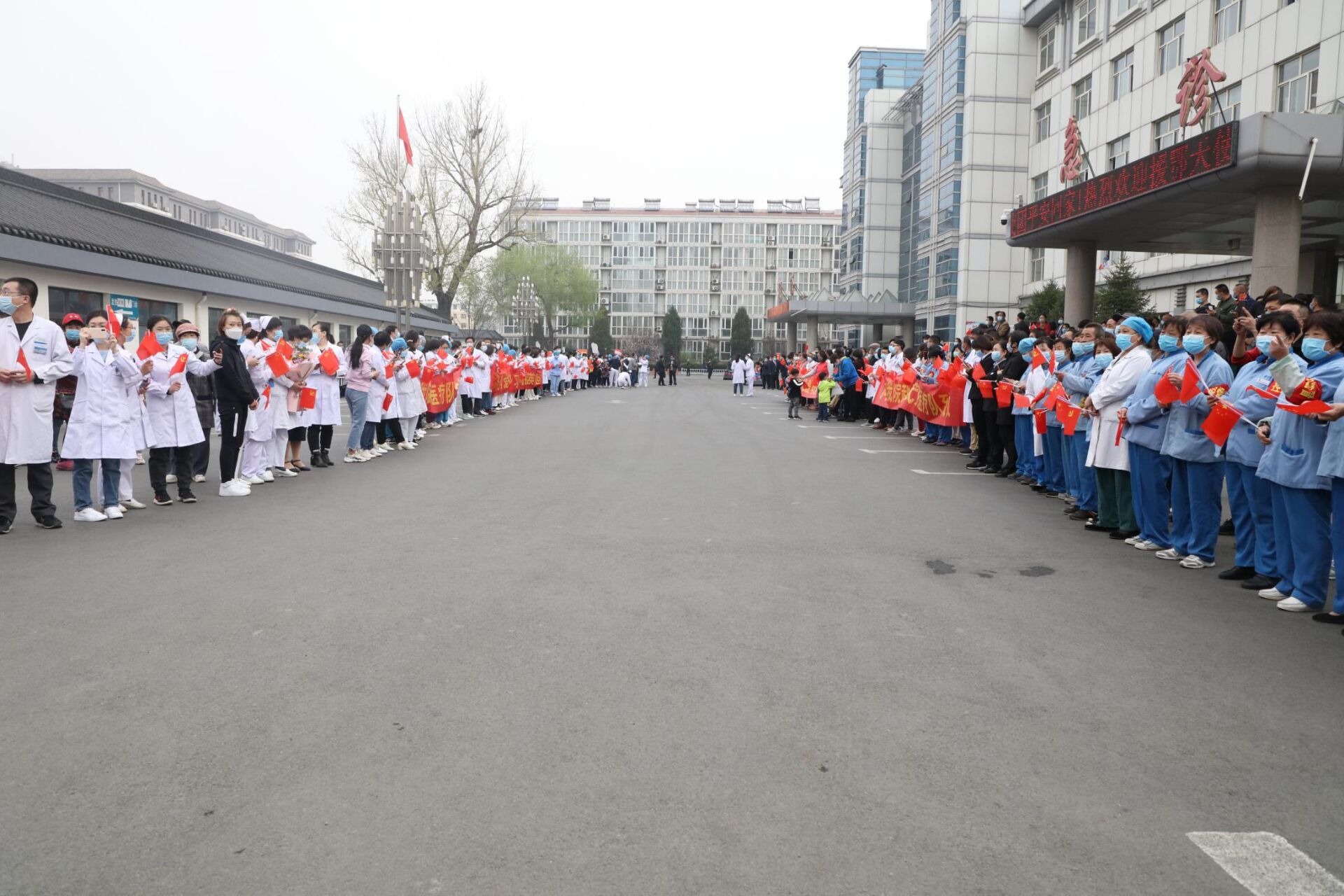 援鄂护士归来科室迎接仪式,援鄂护士返医院欢迎仪式