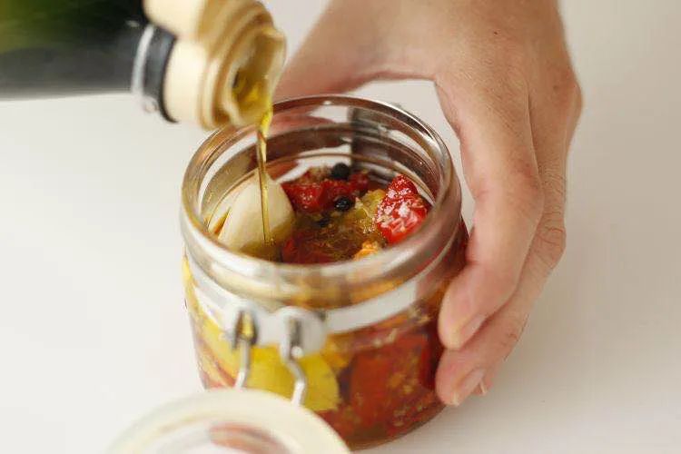 炸了很多次的油不要了怎么处理,炸过东西的油该如何二次利用