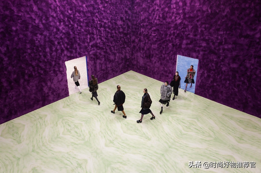 prada绗缝尼龙男士包,prada徽标印花帆布包