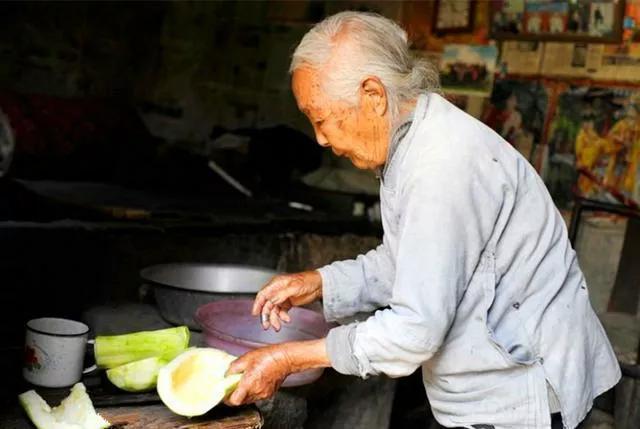 谈农村养老问题,说一下农村养老现象