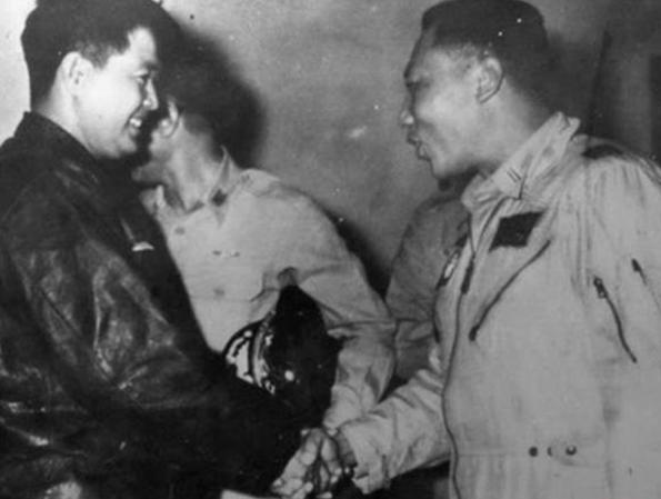 55年前李显斌驾机叛逃,在台湾获奖280万,娶美女为妻,最后怎样