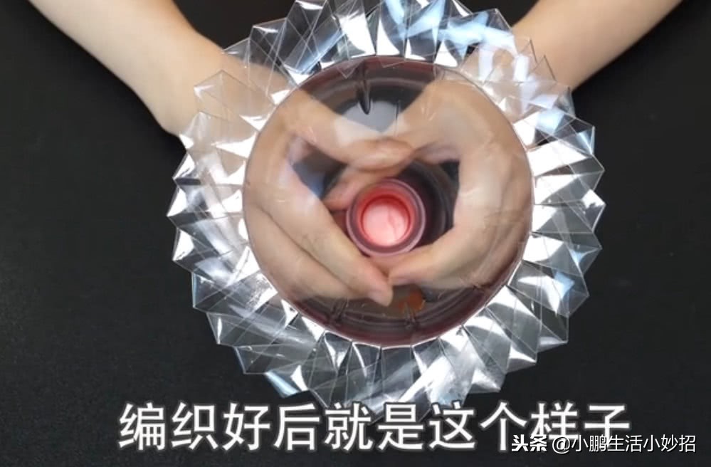 塑料瓶自制免浇水的花盆方法,用塑料瓶自己做自动浇水种菜神器