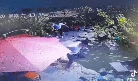 国足韩鹏勇救落水儿童,前国脚韩鹏勇救落水儿童