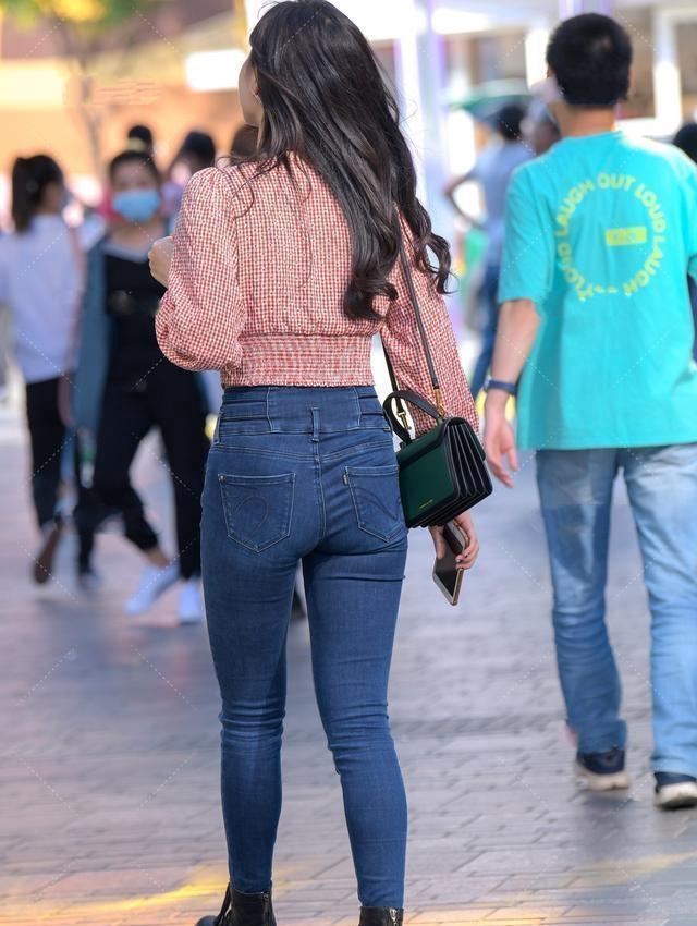 曼妙瑜伽裤穿搭图片,精致的瑜伽裤装扮