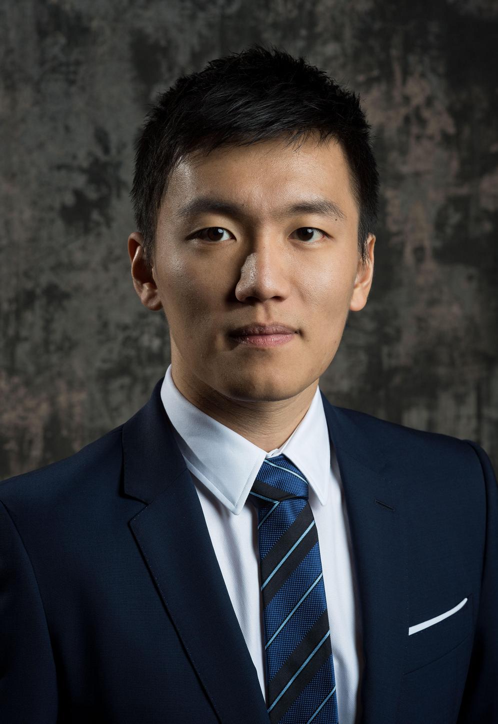 国米足球主席出身豪门，女友是泰国首富的孙女，今为武汉捐钱捐物