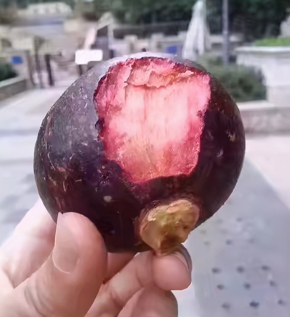 如何快速剥开山竹还不脏手,山竹怎么才能简易把它剥开