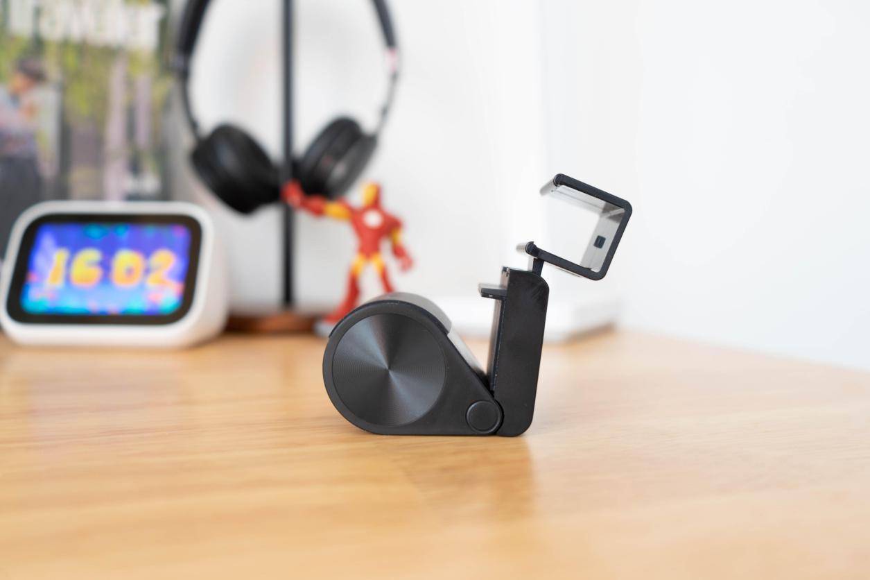 柔光不刺眼,夜间照明更舒适,体验如鱼生活非对称屏幕挂灯