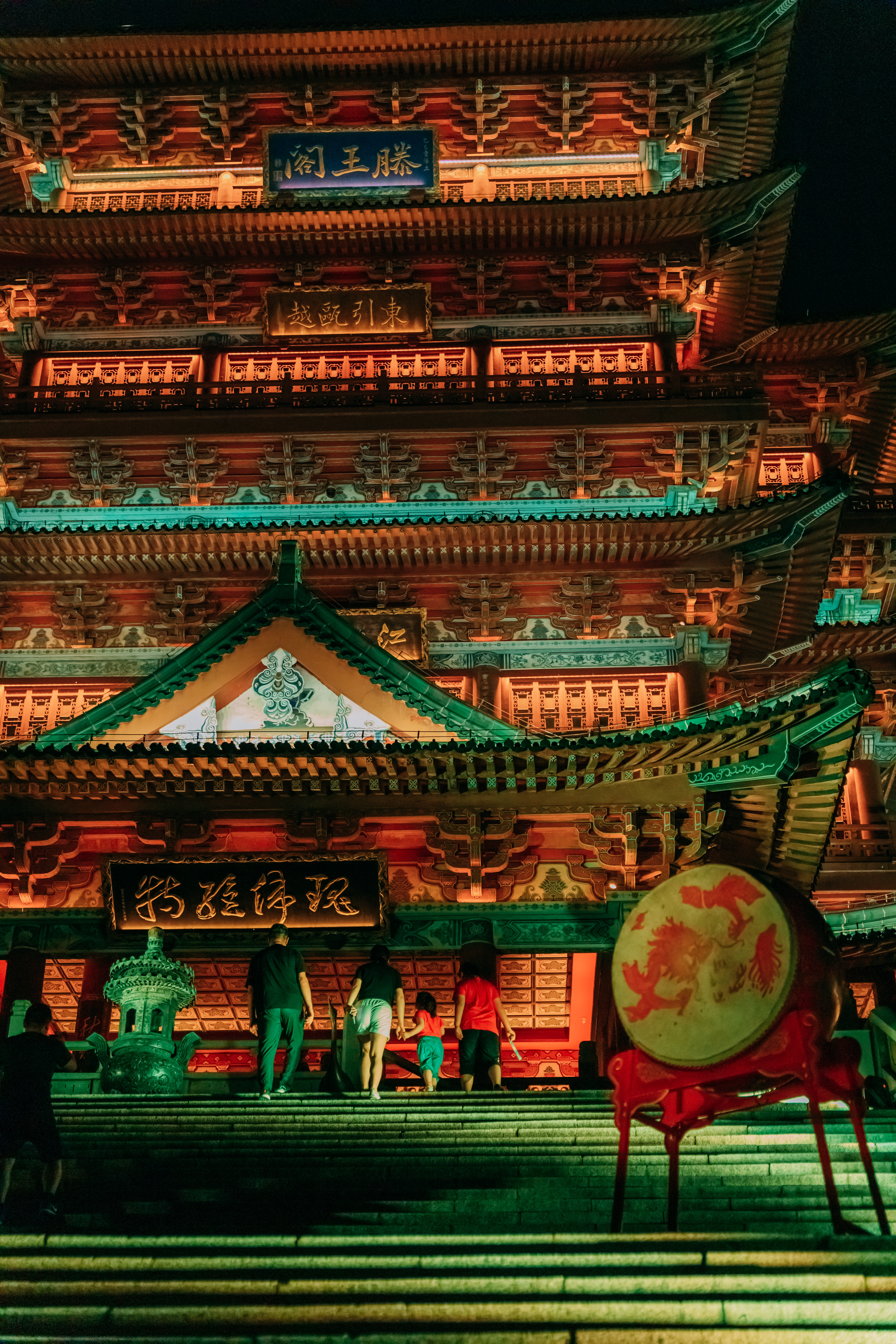 南昌之星摩天轮讲解,南昌之星摩天轮下面有什么玩