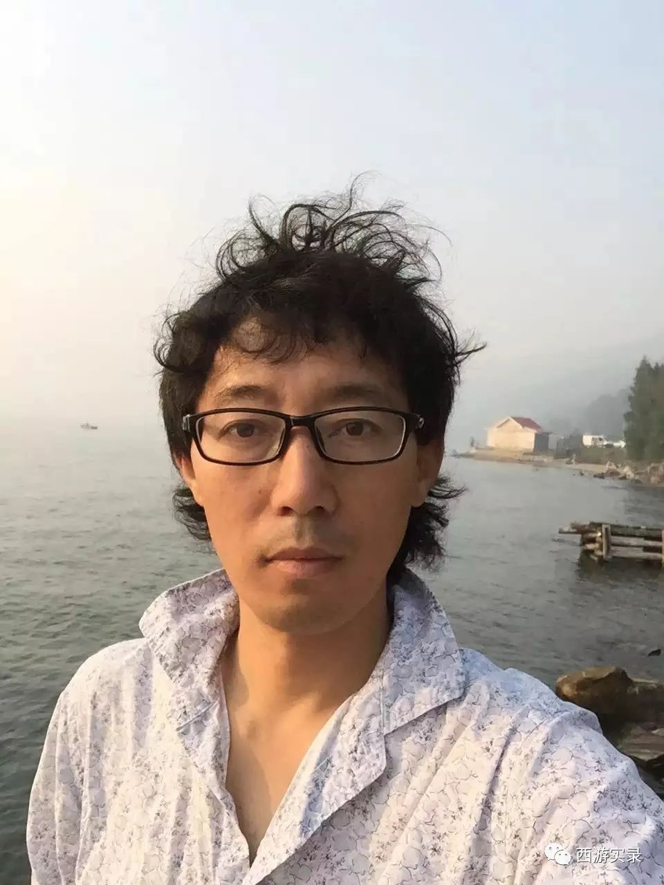 这女孩看到俄罗斯帅哥搭车，逼我停车，否则跳车