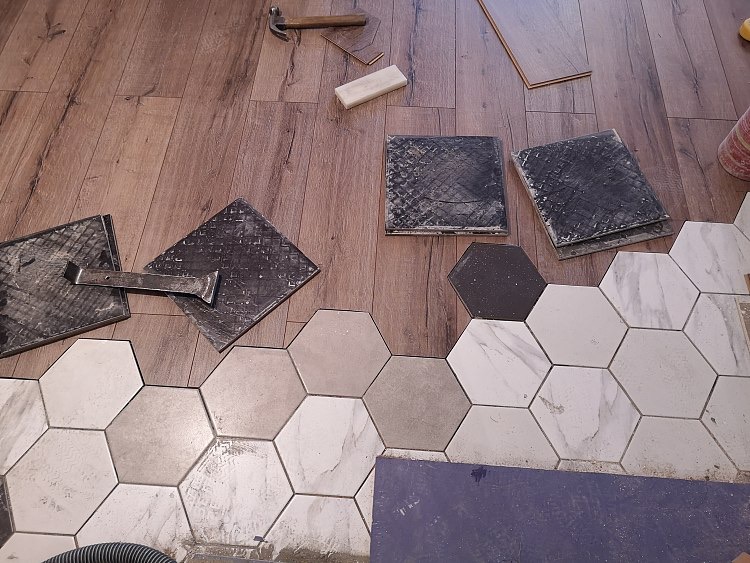 家里垃圾堆多,家里都是垃圾杂物