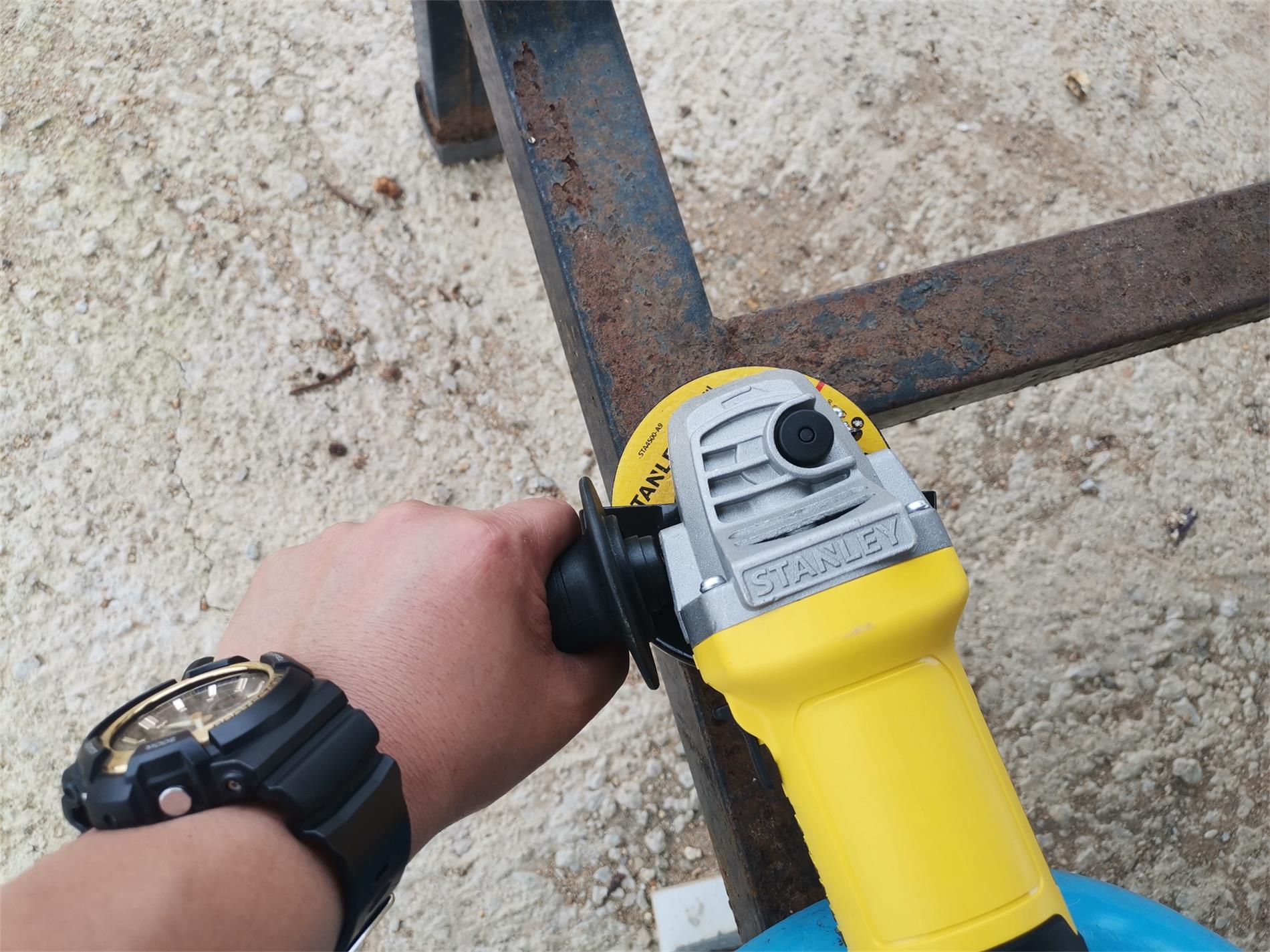 史丹利角磨机220v,史丹利角磨机拆解视频