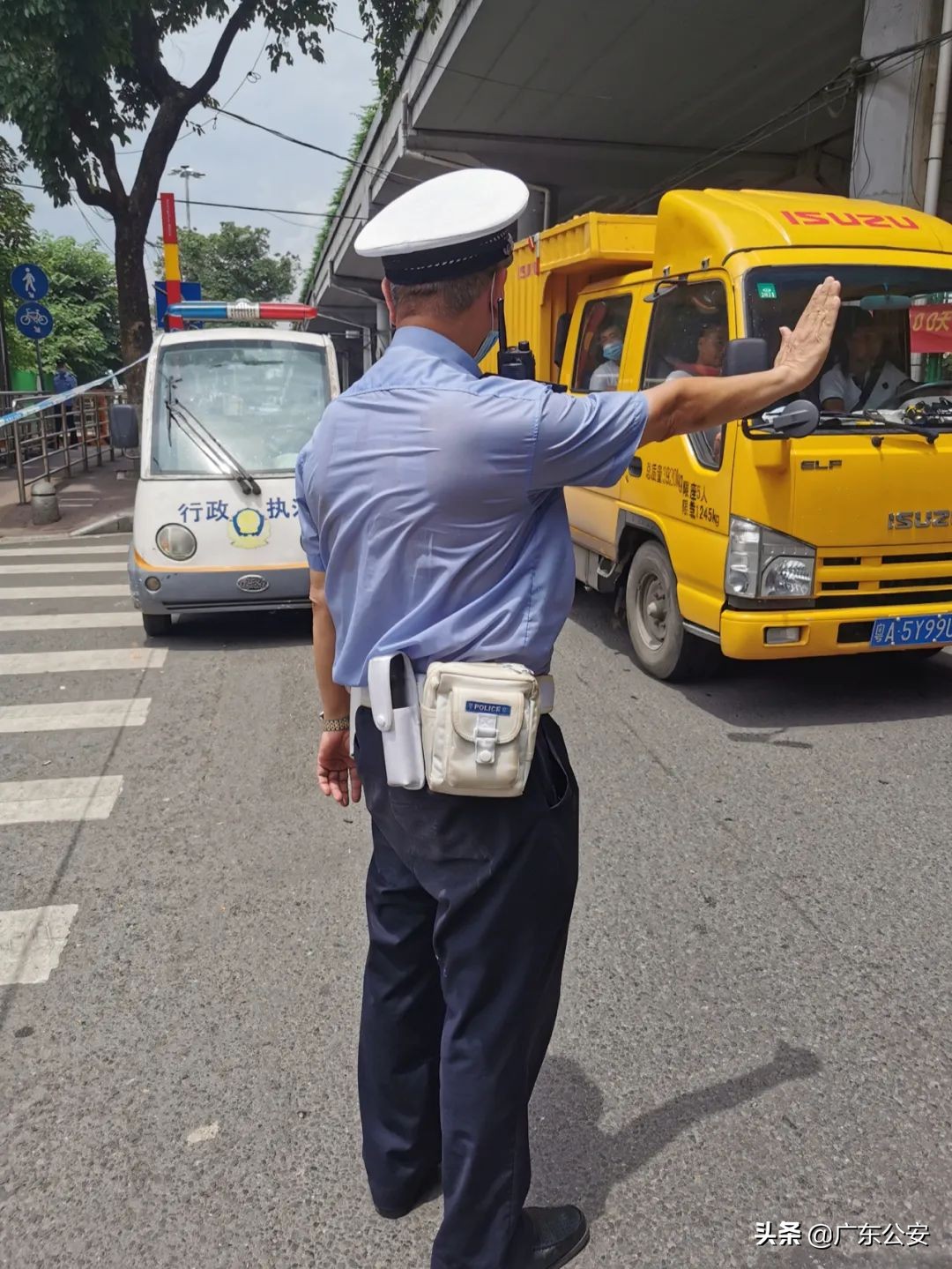 大雪纷飞坚守在抗疫一线的视频,深夜零下七度坚守抗疫一线