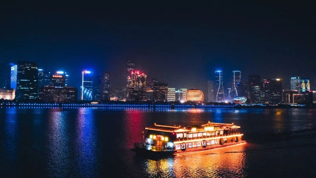 夜游盛世钱塘，赏绚烂灯光秀，打卡杭州钱江新城万豪酒店