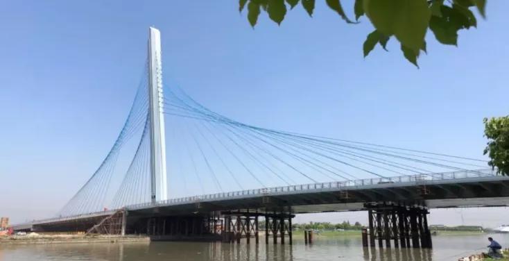 斜拉桥全桥调索,阐述拱桥和斜拉桥分别的施工方法