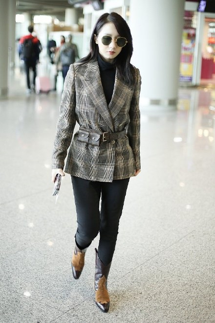 杨紫穿马丁靴的搭配,今年最流行的靴子女款牛仔