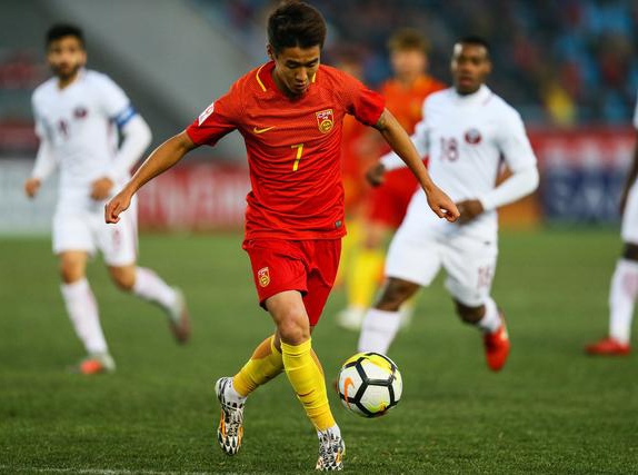 23岁男子一脚踢飞11岁男孩,23岁男子一脚踢飞11岁踢球男孩