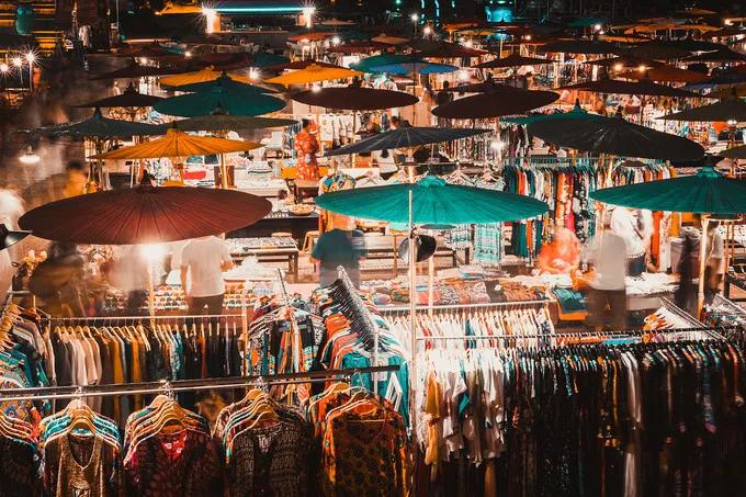 西双版纳告庄西双景星光夜市，为什么那么多人喜欢她？