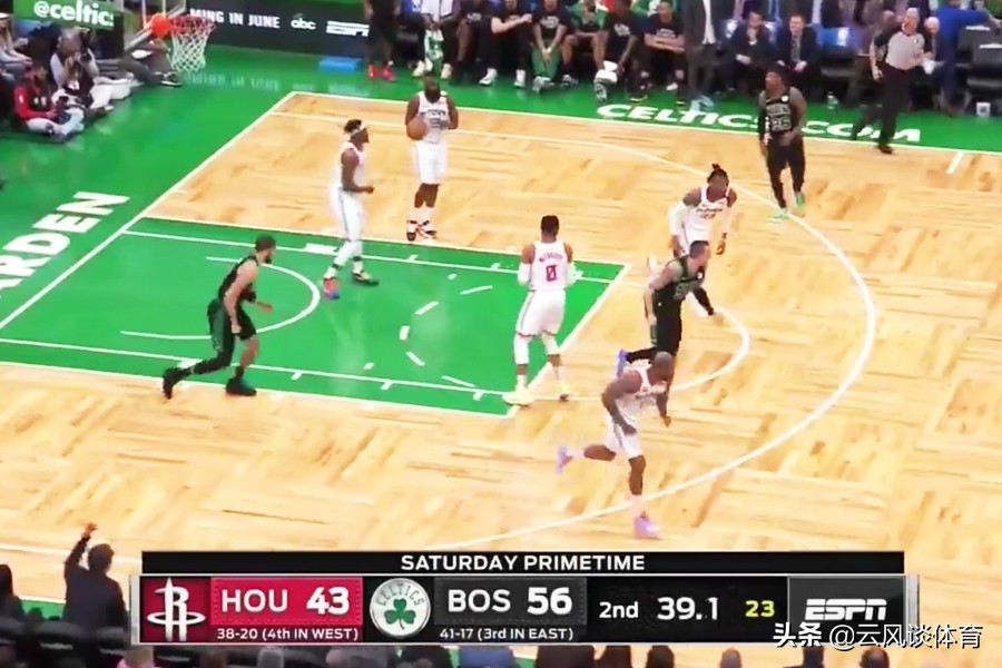威少哈登随便一扔超远三分,哈登威少突破分球