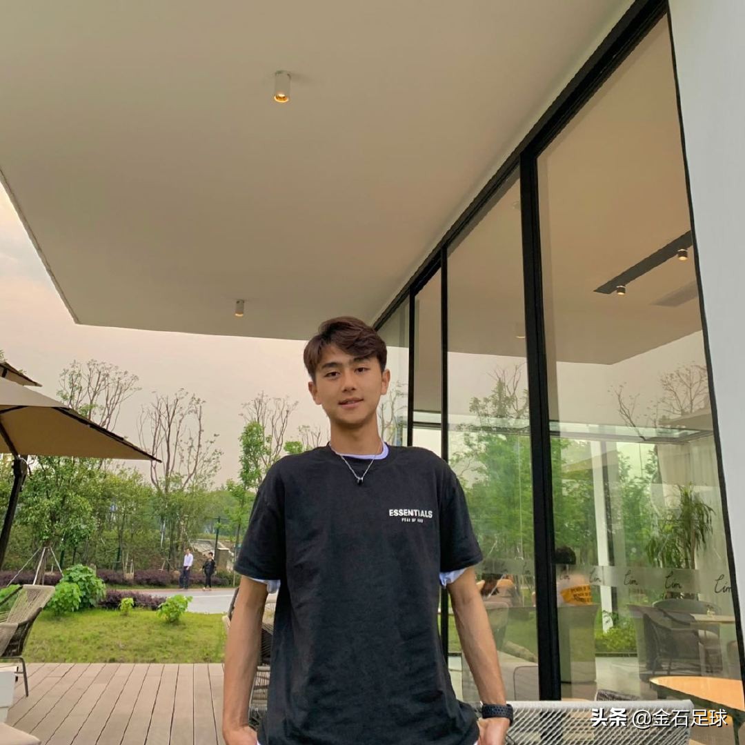 十大足球运动员,身价最高的十大足球运动员