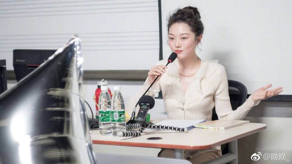 长相普通女孩和漂亮女孩,周冬雨杨超越早期视频