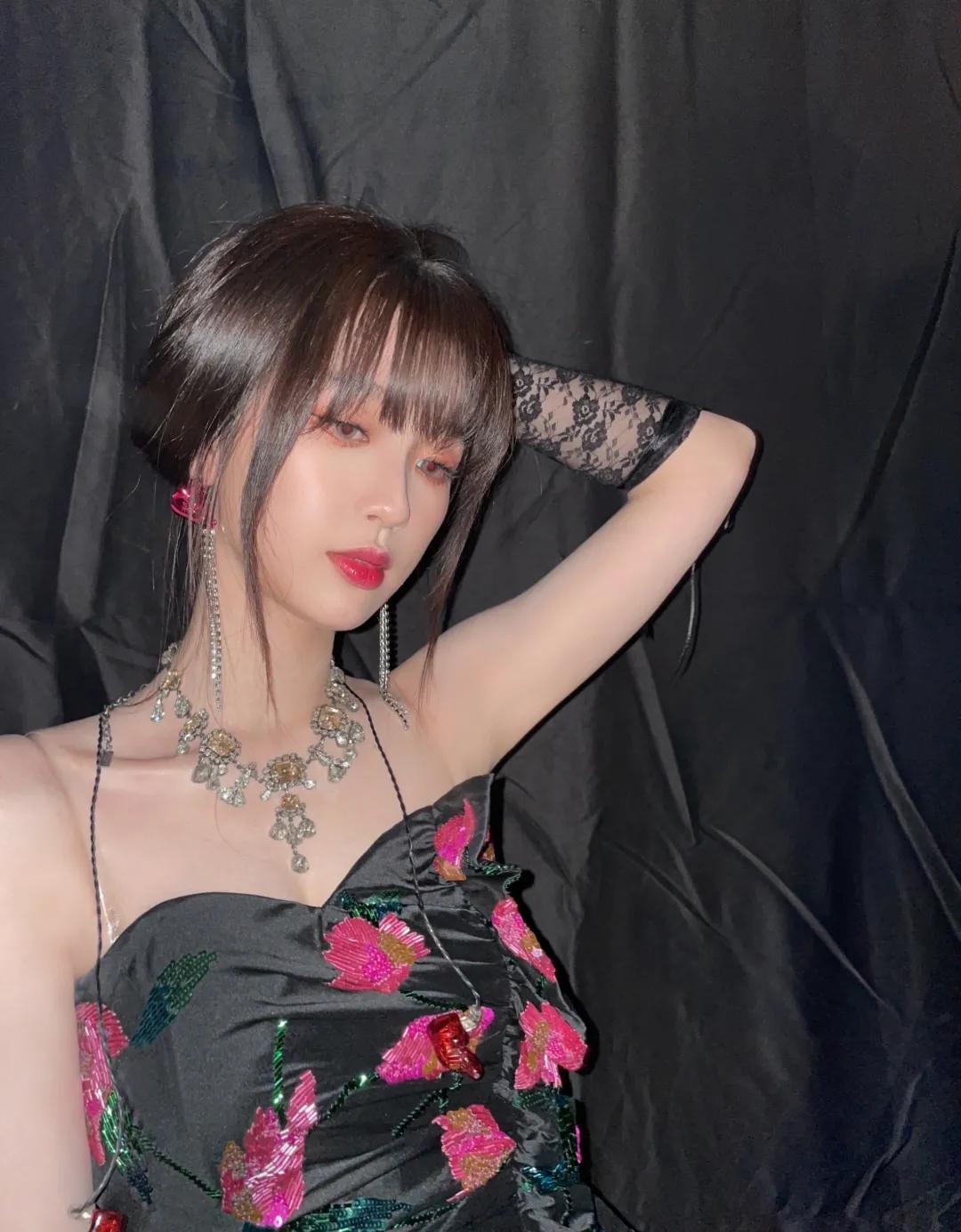 你明明长得很美为什么合照不好看,你明明长得好看为什么就是不上镜