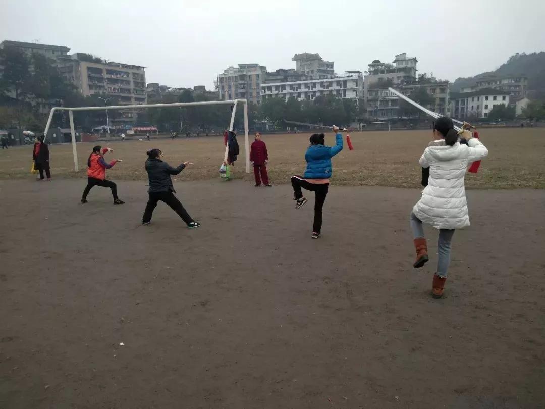 鍐嶈瀹滃鑿滃潩鏈哄満,鍥涘窛瀹滃鍐嶈