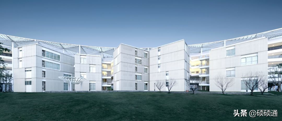 巨大环形飞船,巨大的地球主题环创